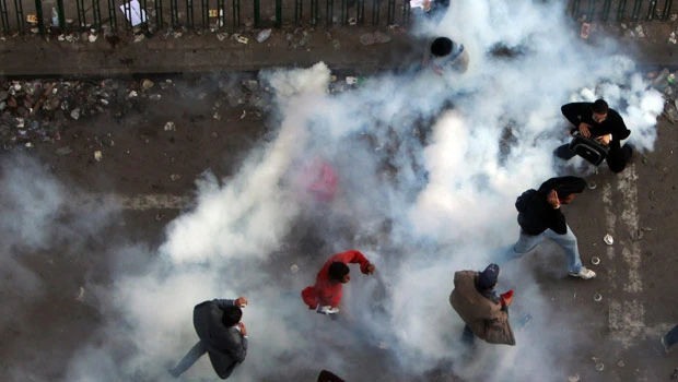 Egyptians converge on Tahrir Square for 4th day