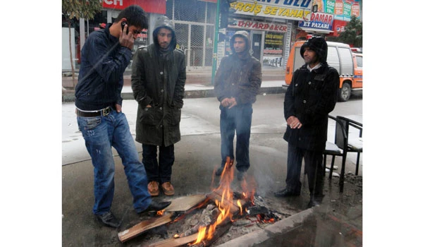 Turkey’s quake homeless endure unusual cold