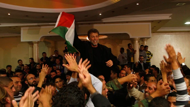 Palestinian ‘dean of prisoners’ marries sweetheart