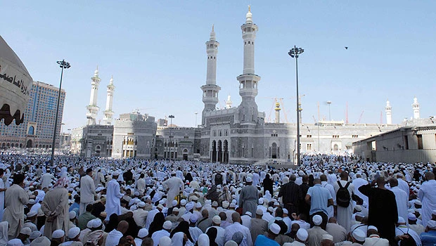 Avoid course of collision and chaos, Makkah imam tells Muslims