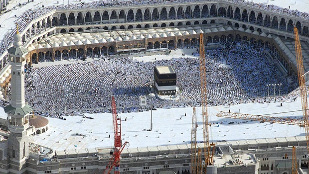 Chants of Labbaik resonate across Makkah