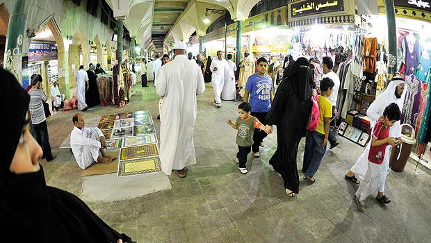 Market watchers divided over calls for restricting shopping hours