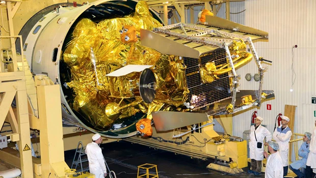 Russian craft on Mars mission stuck in orbit