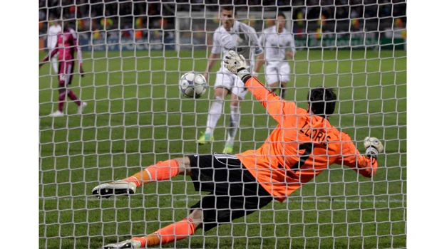 Ronaldo copies Messi as Real qualifies