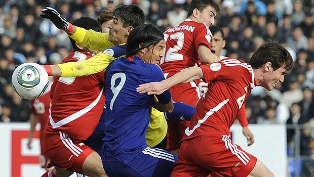 Okazaki double helps Japan thrash Tajikistan