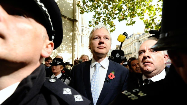 UK court rules WikiLeaks’ Assange should be extradited