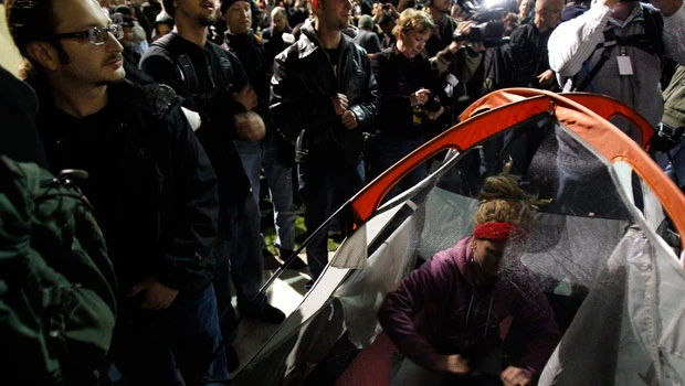 UC Berkeley protesters pitch tents, defy order