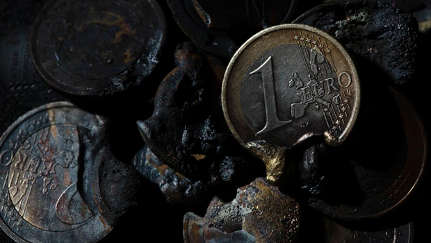 Euro zone ministers meet amid fears of euro breakup