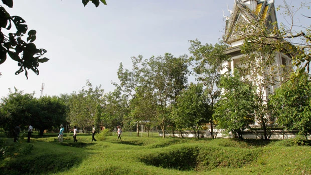‘Killing fields’ victims await Khmer Rouge trial