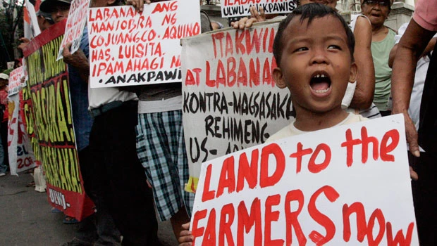 Philippine court orders Aquino kin to give up land