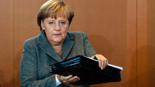 Italy at breaking point, Merkel calls for “new Europe“