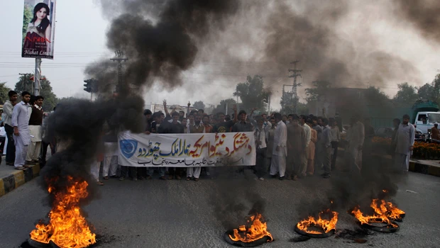 Pakistan demands US vacate air base