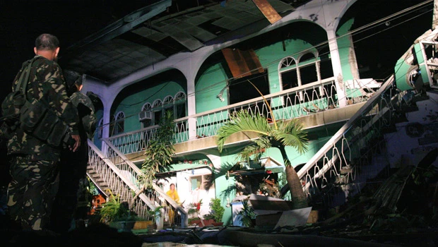 Hotel explosion kills 3, wounds 27 in S. Philippines