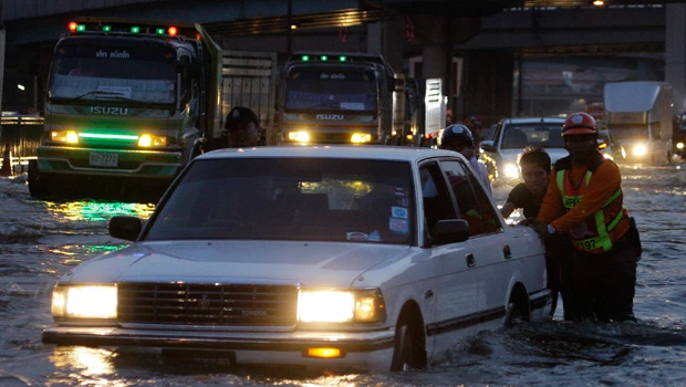 Floods encroach deeper into Bangkok, risk subway