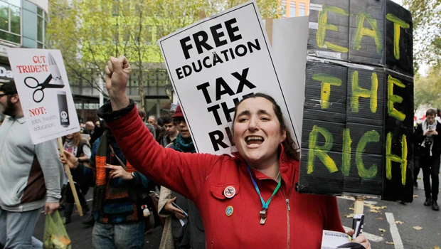 Students march in London against fee rise