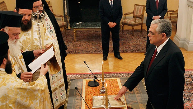 Papademos sworn in, heads Greek cabinet of stalwarts