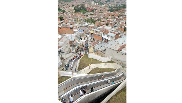 Colombian city gets giant escalator