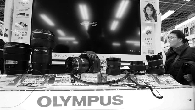 Olympus’ ousted CEO fights to win back his job