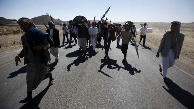 Forces loyal to Yemen regime attack protesters