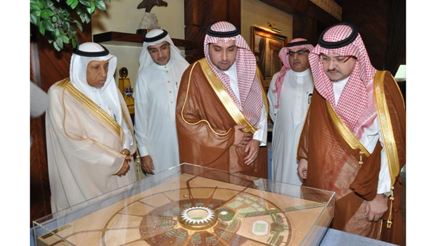 Prince Mishaal inspects KASC project