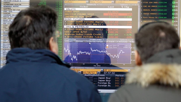 Italy raises $14 billion at much lower cost