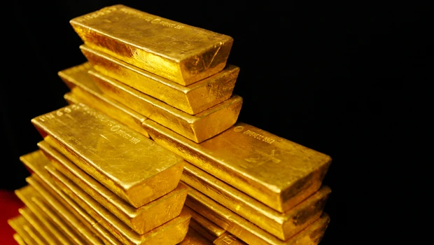 Investors' cash grab shreds gold's safe-haven status