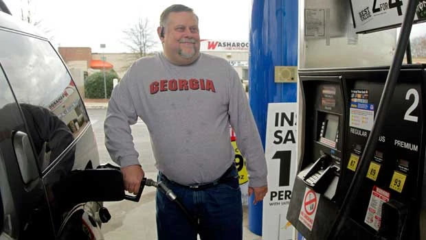 Oil prices rise on supportive economic data, supply worry