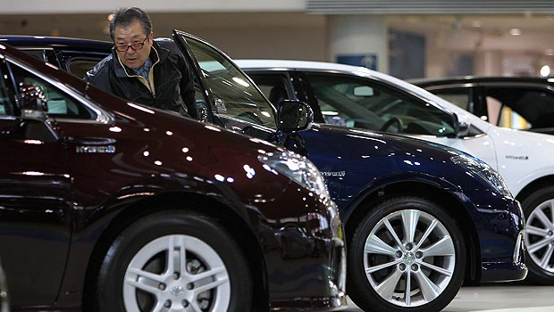 Toyota aims to sell 8.48m vehicles in 2012