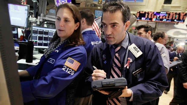Wall St retreats after rally, Oracle sinks Nasdaq