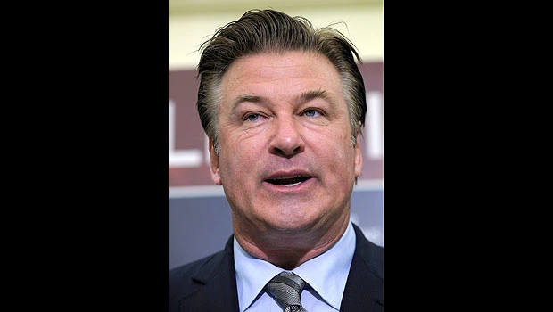 Alec Baldwin kicked off LA flight for playing game