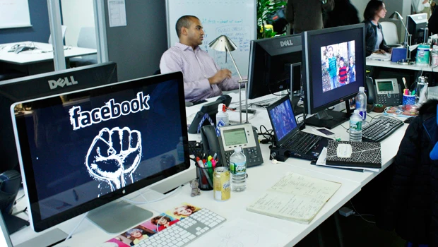 Facebook’s flaw opens up debate over privacy policy