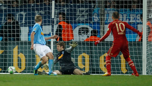 Late drama as Bayern and Dortmund go through
