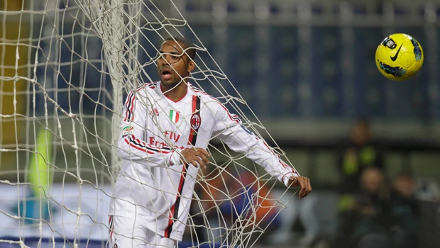 Milan go top despite Robinho miss and teargas incident