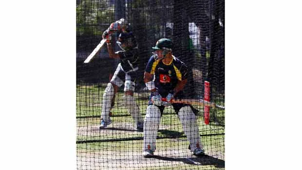 New Zealand looks to atone, Australia building for India