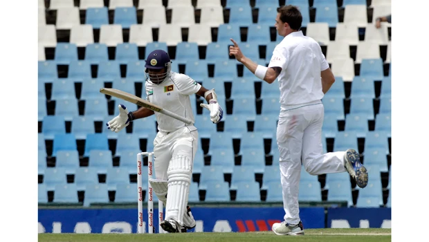 Philander, Steyn ruthless as Sri Lanka struggles
