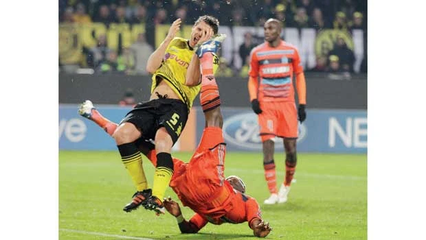 Marseille leaves it late, Chelsea and Zenit through