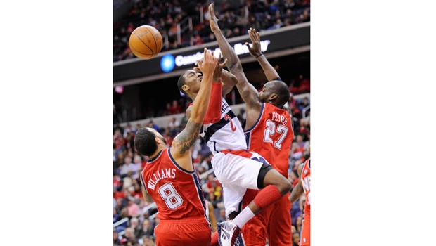 Humphries hears boos, leads Nets past Wiz 90-84