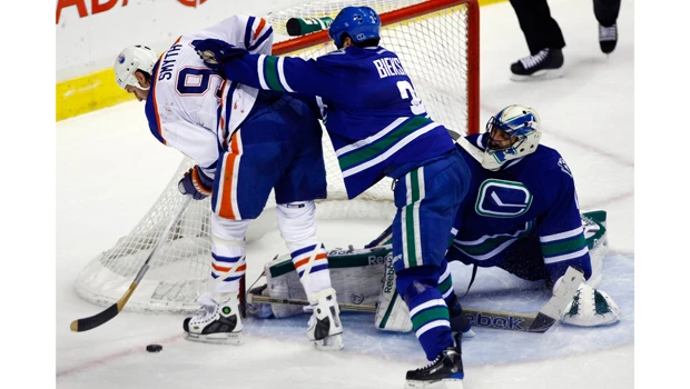 Rangers’ Hagelin scores 2, Lundqvist blanks Isles