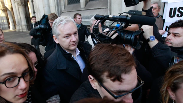 UK Court: WikiLeaks man can continue extradition fight