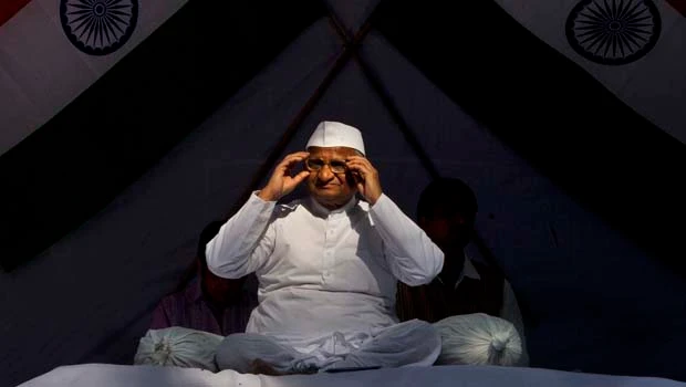 Hazare, govt in final face-off on Lokpal Bill