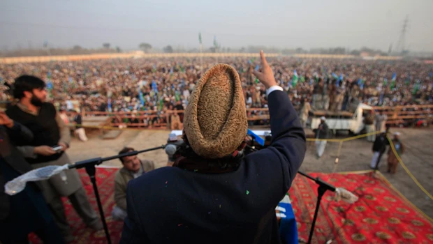 Huge rally in support of Pakistan’s military