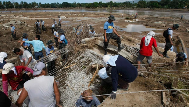 Philippines digs graves after typhoon kills hundreds