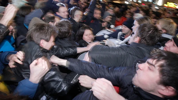 Russian police crack down on anti-Putin protests