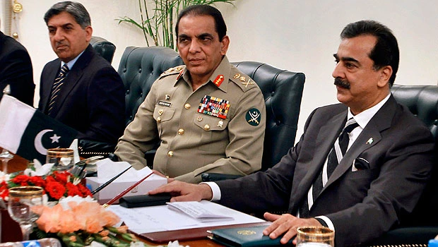 Gilani tries to avoid confrontation with army