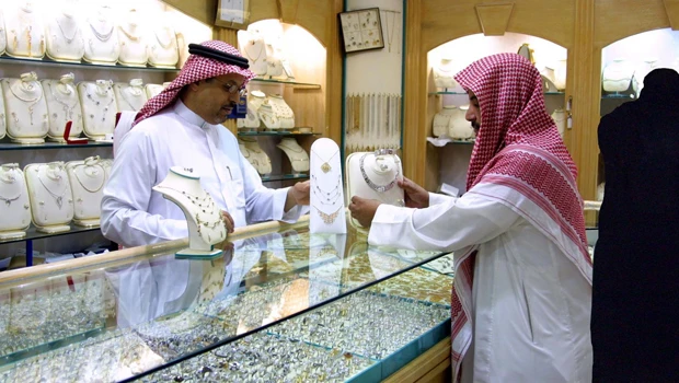 Soaring gold prices drive investors to other markets