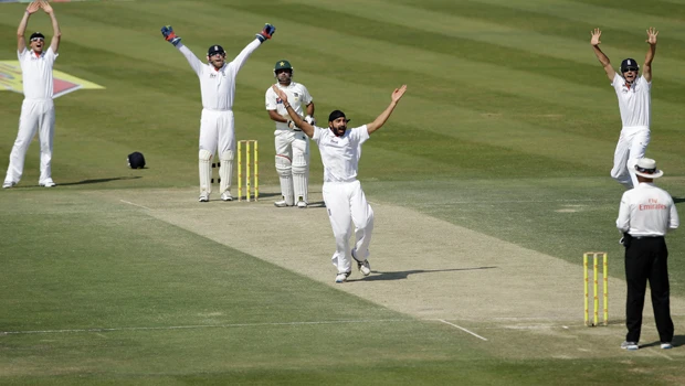 Panesar shines before Pakistan rally