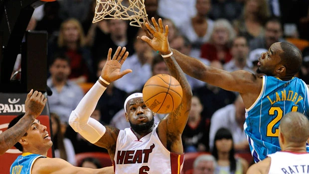 Heat shakes off slow start, beat Hornets 109-95