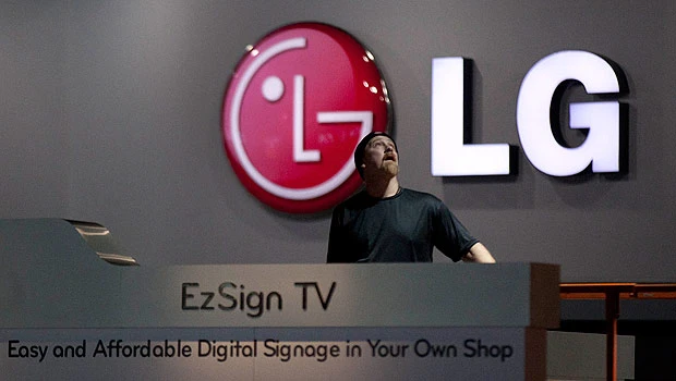 LG in talks on possible phone partnerships