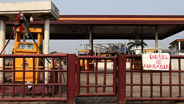 Oil rebounds as Nigeria output at risk, Europe worries ease