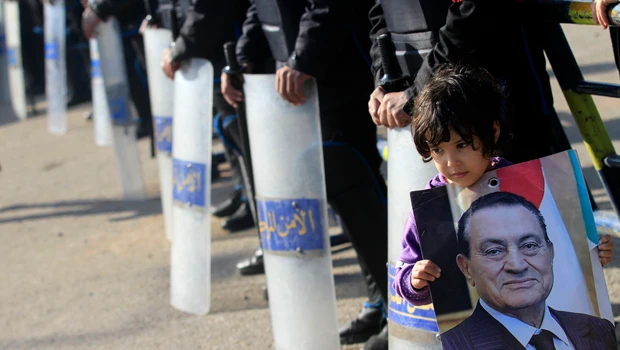 Mubarak still rules Egypt, defense tells court